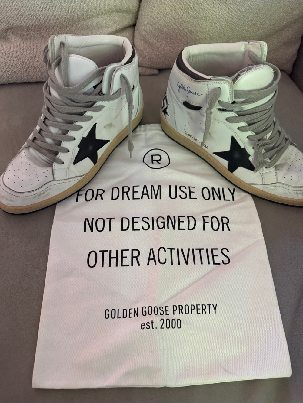Golden Goose White Sneakers with Black Star - Picture 8 of 8